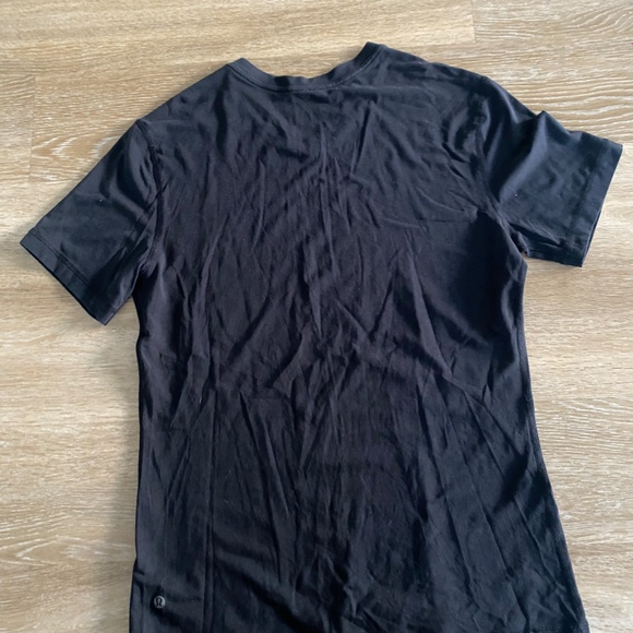 Lululemon mens athletic t shirt - Picture 2 of 3